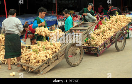 Laos, Vientiane, Talat Sao, Morgenmarkt, Leute, Essen, Gemüse, Stockfoto