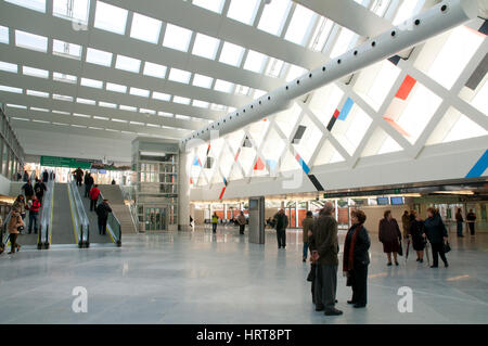 Erweiterung der Puerta de Atocha-Bahnhof, von Rafael Moneo, innen-Ansicht. Madrid, Spanien. Stockfoto