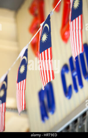 Penang, Malaysia - 3. August 2014: The Garland der malaysische Fahnen auf der Straße, Penang, Malaysia am 3. August 2014. Stockfoto