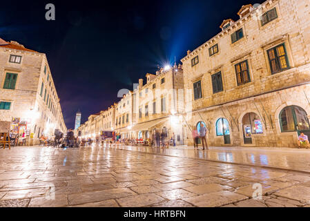 DUBROVNIK, Kroatien - 22 SEPTEMBER: Dies ist die Hauptstraße der Altstadt in der Nacht vom 22. September 2016 in Dubrovnik Stockfoto