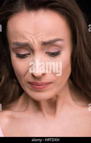 Close-up Portrait von schöne junge Frau, die weint und schaut Stockfoto