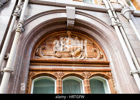 Reich verzierte Platten an der Fassade des Midland Hotel ist ein großartiges Hotel auf dem Petersplatz in Manchester, England UK Stockfoto