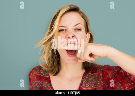 Frau schreien schreien wütend Portrait Konzept Stockfoto