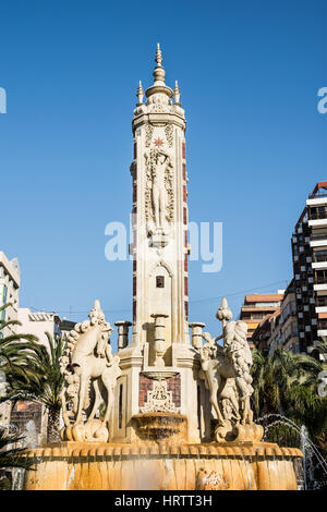 Fuente de Levante-Denkmal auf dem Plaza de Luceros Square in Alicante, Touristenattraktion, Vorderansicht, Frühling, 2017 Stockfoto