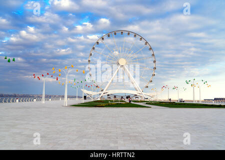 Baku Riesenrad, Baky Strandpromenade im Auge. Aserbaidschan Stockfoto