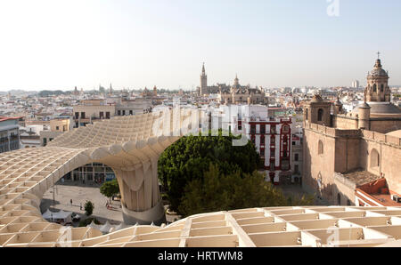 Metropol Parasol Holzkonstruktion in La Encarnación Quadrat, Sevilla, Spanien, entworfen von dem Architekten Jürgen Mayer-Hermann 2011 Stockfoto