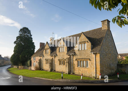 Traditionelles Hotel in der Ortschaft Willersey, Gloucestershire, England, Vereinigtes Königreich Stockfoto