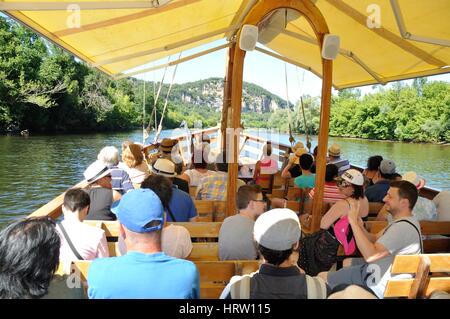 Frankreich, La Roque-Gageac (24), promenade Commentée En Gabare Sur la Dordogne Stockfoto