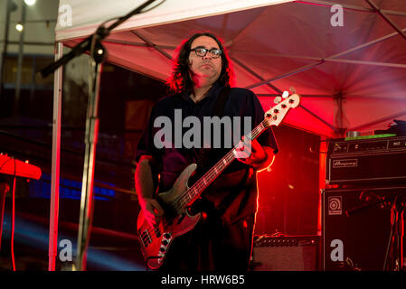 BARCELONA - SEP-4: Yo La Tengo (Band) in Konzert am Tibidabo Live Festival am 4. September 2015 in Barcelona, Spanien. Stockfoto