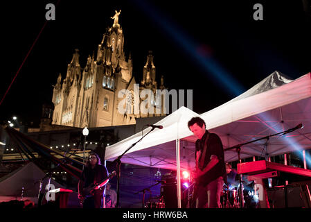 BARCELONA - SEP-4: Yo La Tengo (Band) in Konzert am Tibidabo Live Festival am 4. September 2015 in Barcelona, Spanien. Stockfoto