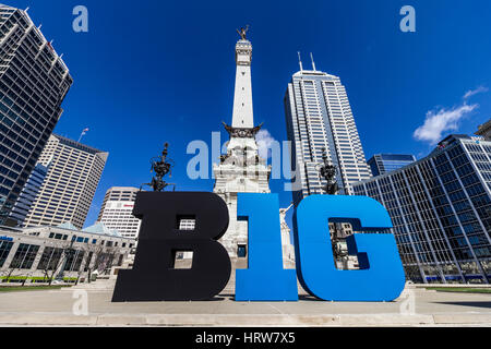 Indianapolis - ca. März 2017: Big Ten Conference Logo auch stilisiert als Big 10 oder B1G in Downtown Indianapolis III Stockfoto