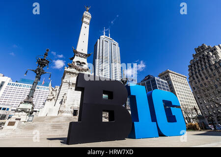 Indianapolis - ca. März 2017: Big Ten Conference Logo auch stilisiert als Big 10 oder B1G in Downtown Indianapolis II Stockfoto