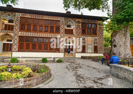 Sheki, Aserbaidschan - 13. September 2016: Palast von Sheki Khans. Es war eine Sommerresidenz der Shaki Khane. Es wurde im 18. Jahrhundert erbaut. Stockfoto