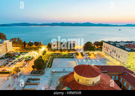 Anzeigen der alten Stadt Zadar am Abend Stockfoto