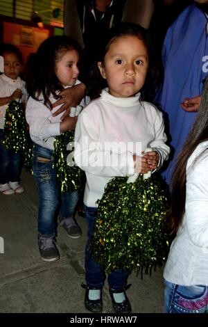 Anfängliche Schuljubiläum in SAPALACHE "Las Huaringas" - HUANCABAMBA. - Abteilung von Piura - PERU Stockfoto