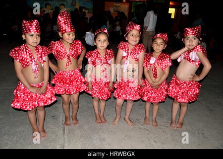 Anfängliche Schuljubiläum in SAPALACHE "Las Huaringas" - HUANCABAMBA. - Abteilung von Piura - PERU Stockfoto