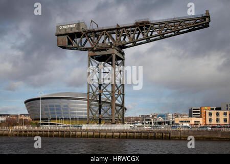 Glasgow Hafengebiet, zeigt die Finnieston Crane und die SSE Hydro building Stockfoto