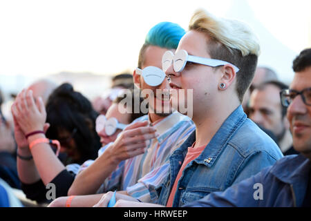 VALENCIA, Spanien - 4 APR: Menschenmenge sehen Sie ein Konzert beim MBC-Fest am 4. April 2015 in Valencia, Spanien. Stockfoto
