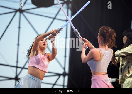 VALENCIA, Spanien - 4 APR: Javiera Mena (Musiker) führt auf MBC Fest am 4. April 2015 in Valencia, Spanien. Stockfoto