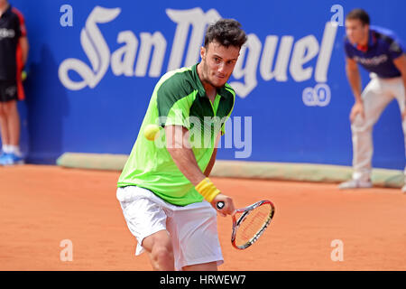 BARCELONA - 18 APR: Javier Marti (spanischer Tennisspieler) spielt bei der ATP Barcelona Open Banc Sabadell Conde de Godo-Turnier am 18. April 2015 in B Stockfoto