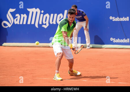 BARCELONA - 18 APR: Javier Marti (spanischer Tennisspieler) spielt bei der ATP Barcelona Open Banc Sabadell Conde de Godo-Turnier am 18. April 2015 in B Stockfoto