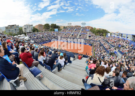 BARCELONA - 26 APR: Zuschauer beim ATP Barcelona Open Banc Sabadell Conde de Godo-Turnier am 26. April 2015 in Barcelona, Spanien. Stockfoto