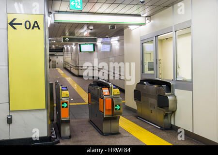 Eingang mit Drehkreuz zur u-Bahn-Station Stockfoto