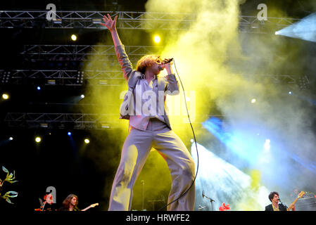 BARCELONA - 30 Mai: Foxygen (Band) in Konzert im Primavera Sound Festival 2015 am 30. Mai 2015 in Barcelona, Spanien. Stockfoto