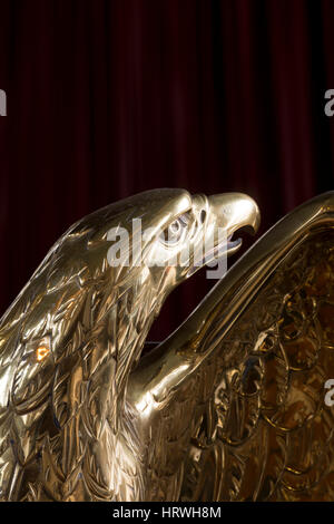 Ein Adler-Rednerpult im St.-Nikolaus-Kirche, Alcester, Warwickshire, England, UK Stockfoto