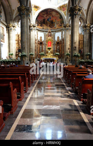 Innenraum der Kirche San Juan Bautista in Coyoacan, Mexiko Stadt. Stockfoto