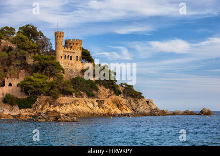 Lloret de Mar Stadt an der Costa Brava in Spanien, Mittelmeerküste, Castell d ' en Plaja auf einer Klippe Stockfoto