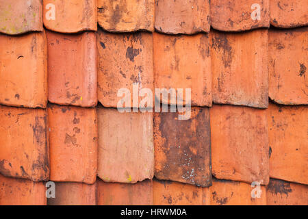 Jahrgang roten Dach Fliesen, close-up frontal Foto Hintergrundtextur Stockfoto