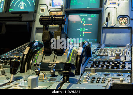 AIRPLAN Steuerknüppel in Seite pilot Cockpit Motor Hebel im Cockpit eines Flugzeugs Stockfoto