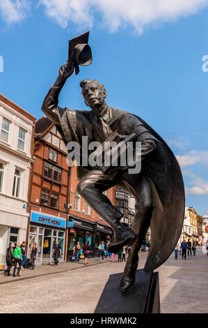 'Surrey Scholar' Statue in Guildford High St Stockfoto