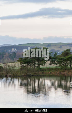 Knapps Loch Ness in der Nähe von Kilmacolm in den Hügeln von Renfrewshire, Schottland. Stockfoto