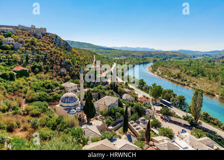 Sicht auf Pocitelj Stadt und Landschaft in Bosnien und Herzegowina Stockfoto