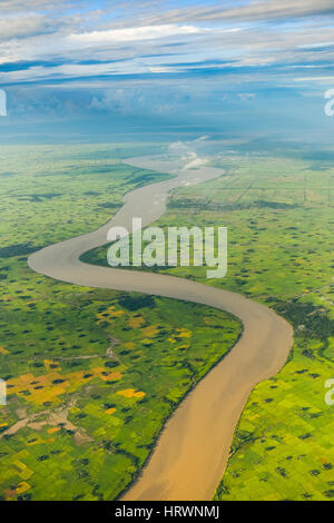 Winyaw Fluss und Reisfeld Blick aus dem Fenster des Flugzeugs auf dem Weg von Bangkok Thailand nach Yangon myanmar Stockfoto