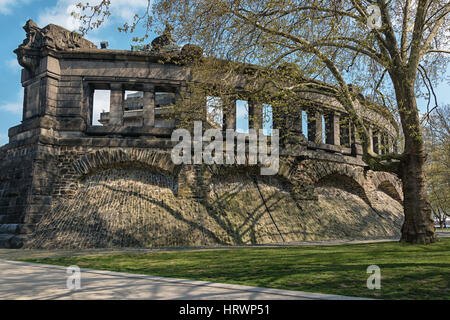 Außenwand des das Reiterstandbild befindet sich an der Ecke von Deutschland in Koblenz. Stockfoto