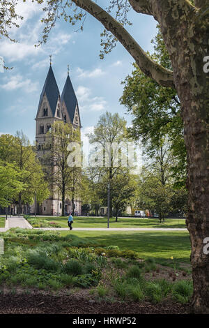 Die Basilika St. Kastor ist eine römisch-katholische Kirche in der Altstadt von der deutschen Stadt Koblenz. Stockfoto