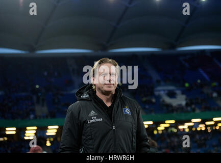 Hamburg, Deutschland. 1. März 2017. Hamburgs Trainer Markus Gisdol vor dem DFB-Pokal-Viertelfinale match zwischen Hamburger SV und Borussia Moenchengladbach im Volksparkstadion in Hamburg, Deutschland, 1. März 2017. Foto: Daniel Reinhardt/Dpa/Alamy Live News Stockfoto