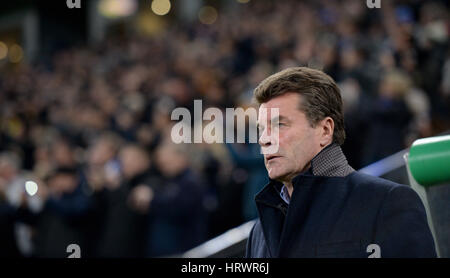 Hamburg, Deutschland. 1. März 2017. Gladbach Trainer Dieter Hecking vor dem DFB-Pokal-Viertelfinale match zwischen Hamburger SV und Borussia Moenchengladbach im Volksparkstadion in Hamburg, Deutschland, 1. März 2017. Foto: Daniel Reinhardt/Dpa/Alamy Live News Stockfoto