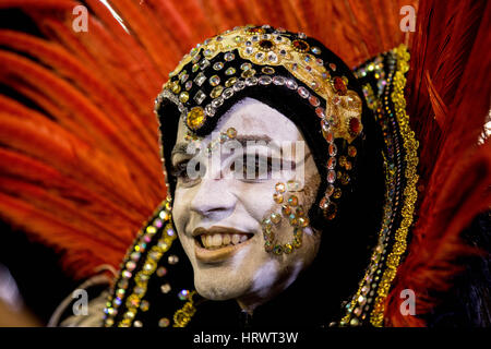 São Paulo, São Paulo, Brasilien. 3. März 2017. Mitglieder der Independente Tricolor Sambaschule Paraden in Anhembi Sambadrome, während die Gewinner der 2017 Karneval von Sao Paulo, Brasilien. Bildnachweis: Paulo Lopes/ZUMA Draht/Alamy Live-Nachrichten Stockfoto