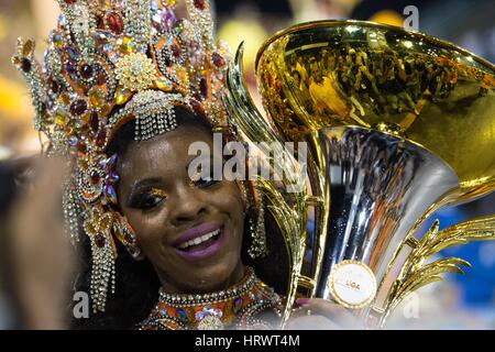 São Paulo, São Paulo, Brasilien. 3. März 2017. Mitglieder der Independente Tricolor Sambaschule Paraden in Anhembi Sambadrome, während die Gewinner der 2017 Karneval von Sao Paulo, Brasilien. Bildnachweis: Paulo Lopes/ZUMA Draht/Alamy Live-Nachrichten Stockfoto