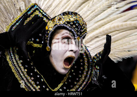 São Paulo, São Paulo, Brasilien. 3. März 2017. Mitglieder der Independente Tricolor Sambaschule Paraden in Anhembi Sambadrome, während die Gewinner der 2017 Karneval von Sao Paulo, Brasilien. Bildnachweis: Paulo Lopes/ZUMA Draht/Alamy Live-Nachrichten Stockfoto