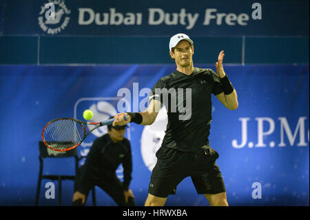 Dubai, Vereinigte Arabische Emirate. 4. März 2017. Dubai, Vereinigte Arabische Emirate. 4. März 2017. Großbritanniens Andy Murray auf seinem Weg zum Sieg gegen den Spanier Fernando Verdasco 6-3 6-2 in Dubai Duty Free Tennis Championships. Dies ist Murrays erste Sieg beim Turnier zuvor verloren das Finale in 2012 Credit: Feroz Khan/Alamy Live News Stockfoto