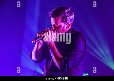 Eventim Apollo, London, UK 4. März 2017 Ellenbogen, Guy Garvey, Ellenbogen in Konzerten auf der Eventim-Apollo-Credit: Richard Soans/Alamy Live News Stockfoto