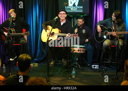 Bala Cynwyd, PA, USA. 4. März 2017. Everclear besuchen Sie Radio 104.5 in Bala Cynwyd, Pennsylvania am 4. März 2017 Credit: Star Shooter/Medien Punch/Alamy Live News Stockfoto