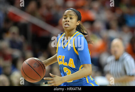 Seattle, WA, USA. 4. März 2017. UCLA Jordin Kanada (3) in Aktion während einer PAC12 Frauen-Turnier-Spiel zwischen der Oregon State Beavers und die UCLA Bruins. Gespielt wurde in der Key Arena in Seattle, WA. Jeff Halstead/CSM/Alamy Live-Nachrichten Stockfoto