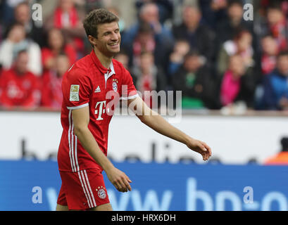 Köln, Deutschland. 4. März 2017.  Bundesliga Spieltag 23, 1. FC Köln - FC Bayern Muenchen: Thomas Mueller (Muenchen) Lacht.                    © Jürgen Schwarz/Alamy Live-Nachrichten Stockfoto