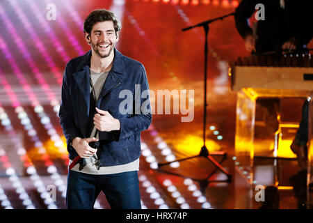 SANREMO, Italien, Februar 12: Sängerin Alvaro Soler führt während der 67. Sanremo Song Festival am 12. Februar 2017, in San Remo, Italien. Stockfoto